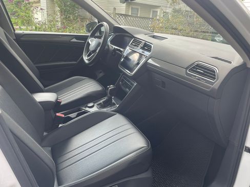 Used 2022 Volkswagen Tiguan SE AWD/4WD image 5