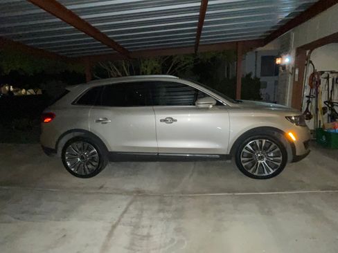 Used 2017 Lincoln MKX Reserve FWD image 12