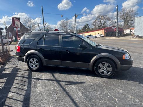 Used 2005 Ford Freestyle SEL image 2
