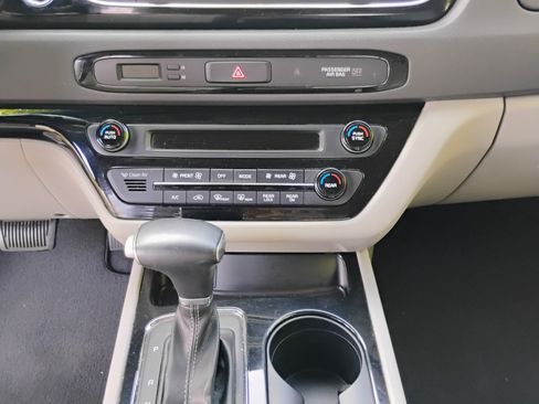 Used 2018 Kia Sedona EX image 4