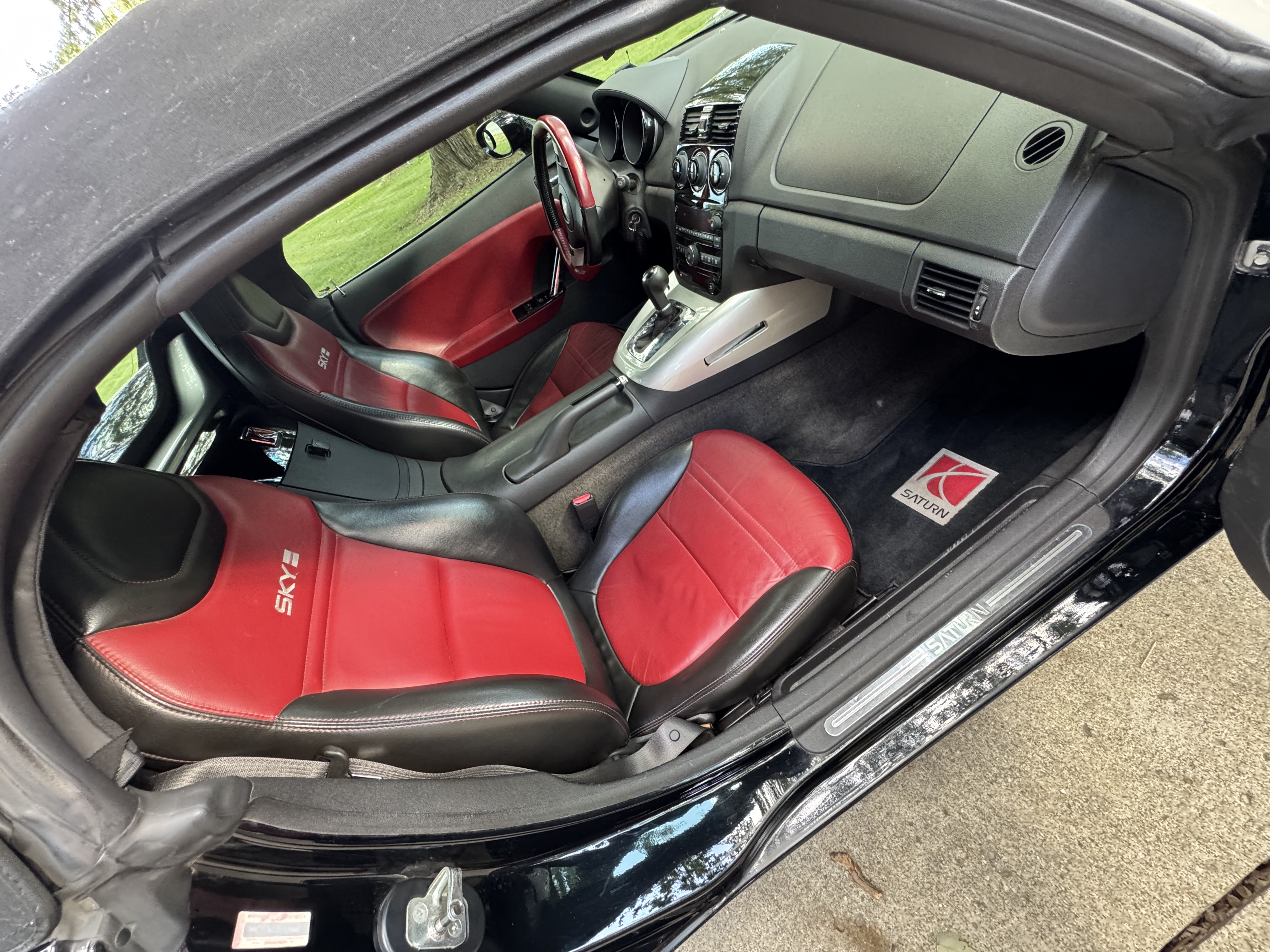 Used 2009 Saturn Sky Red Line RWD image 12