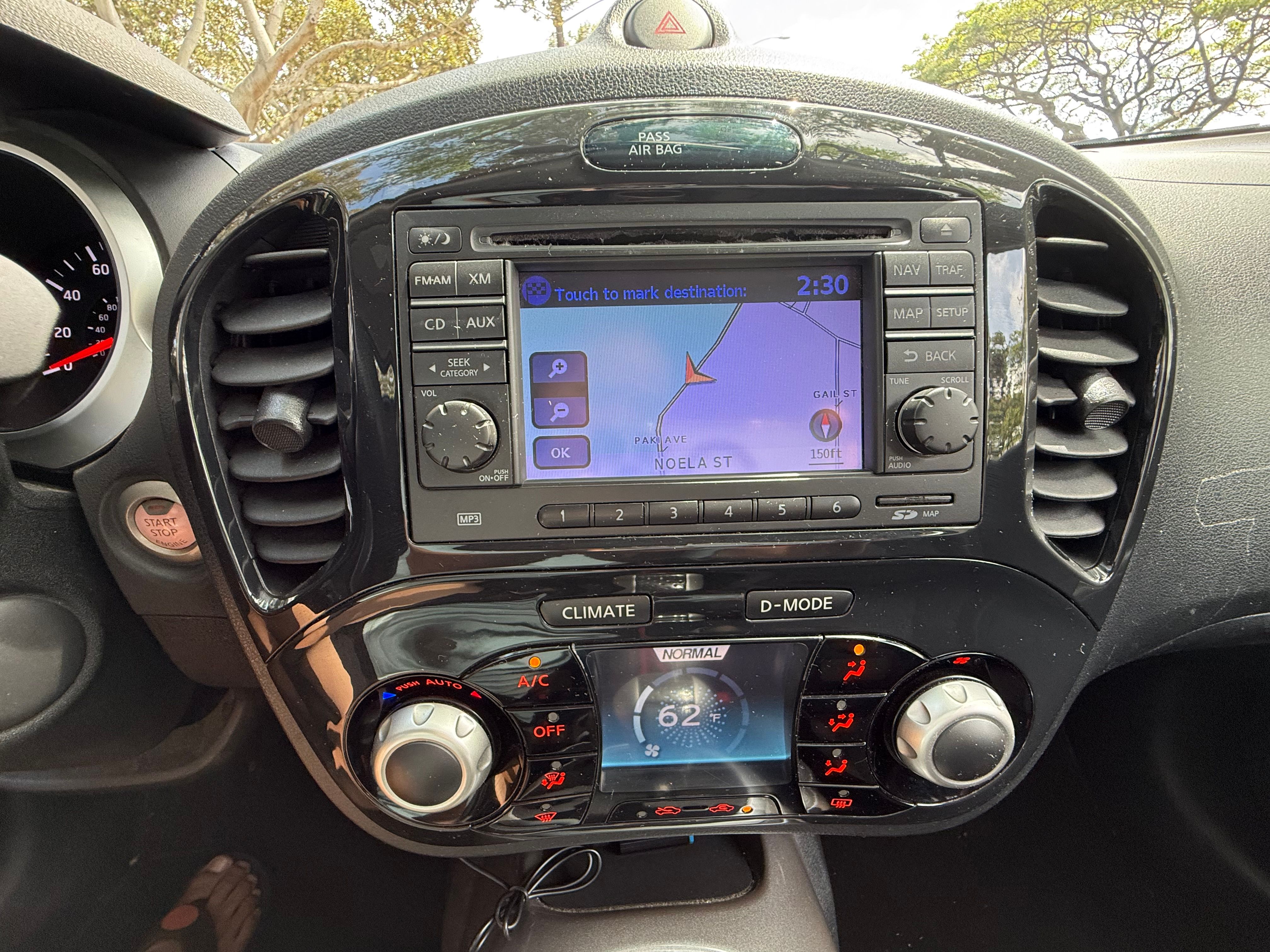 Used 2011 Nissan Juke SV FWD image 12