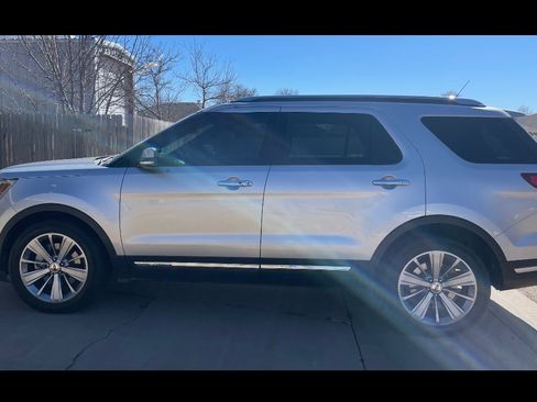 Used 2018 Ford Explorer Limited image 9