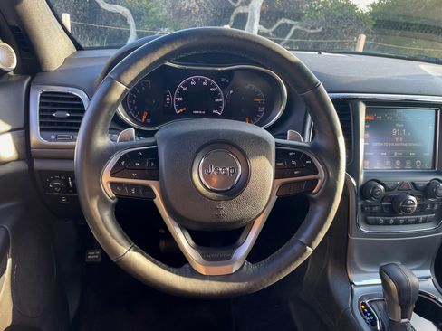 Used 2017 Jeep Grand Cherokee Altitude image 16