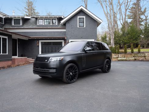 Used 2023 Land Rover Range Rover SE image 1