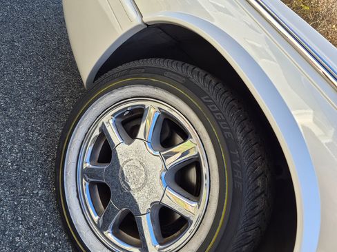 Used 2002 Cadillac Eldorado Touring w/ Preffered Equipment Group image 12