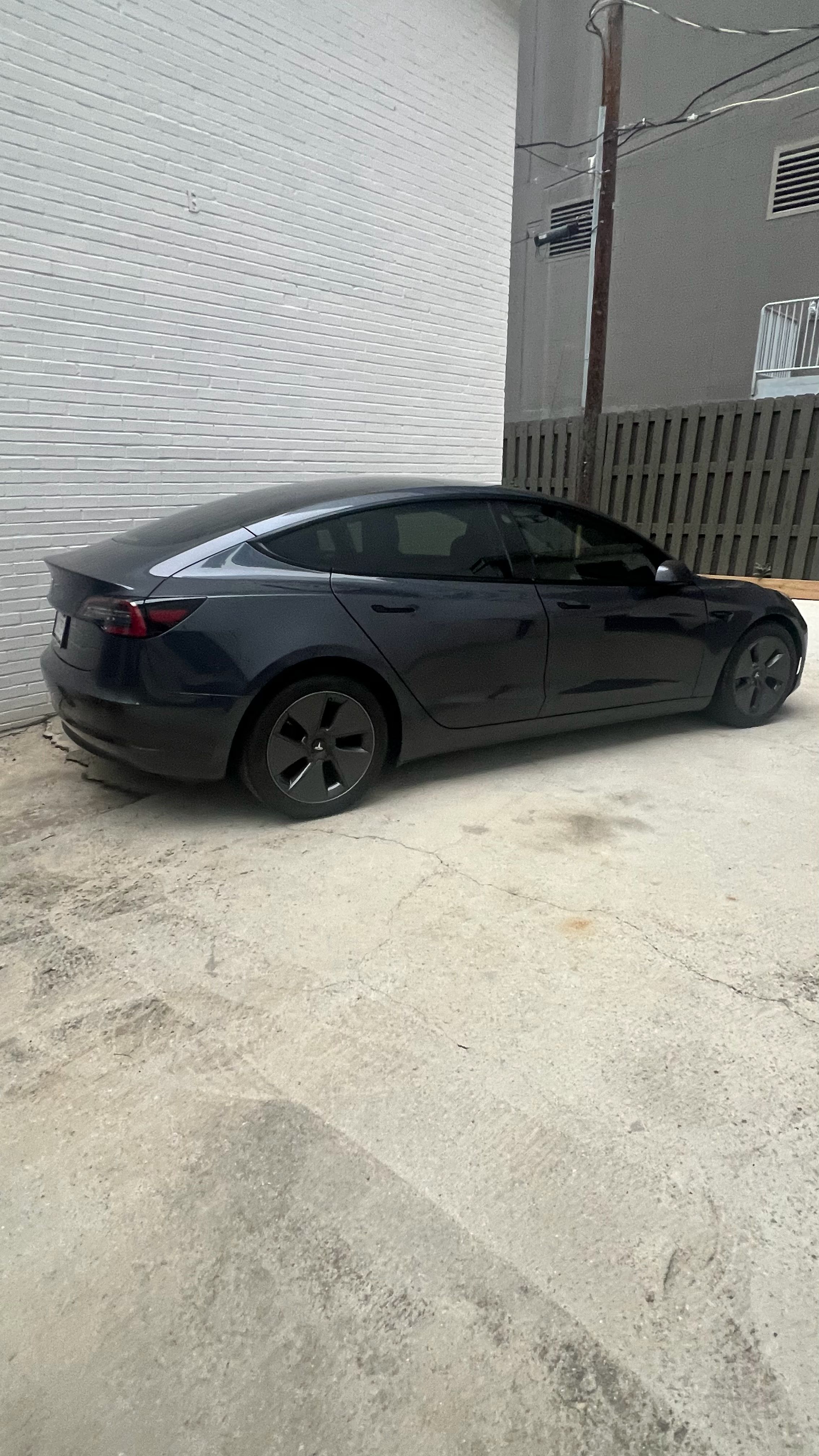 Used 2021 Tesla Model 3 Standard Range Plus RWD image 1