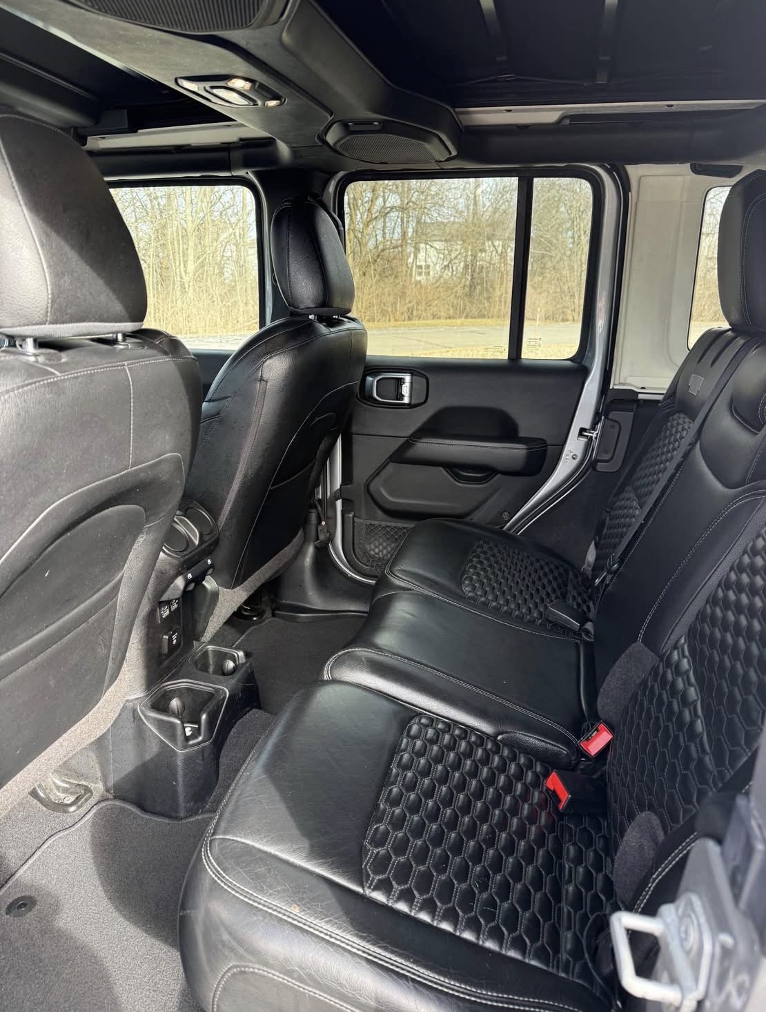 Used 2020 Jeep Wrangler Unlimited Sahara AWD/4WD image 11