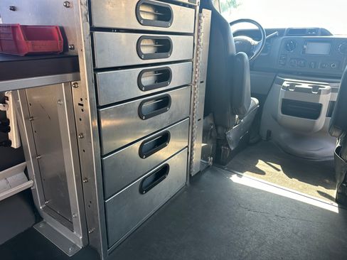 Used 2014 Ford E-150 and Econoline 150 Wagon image 12