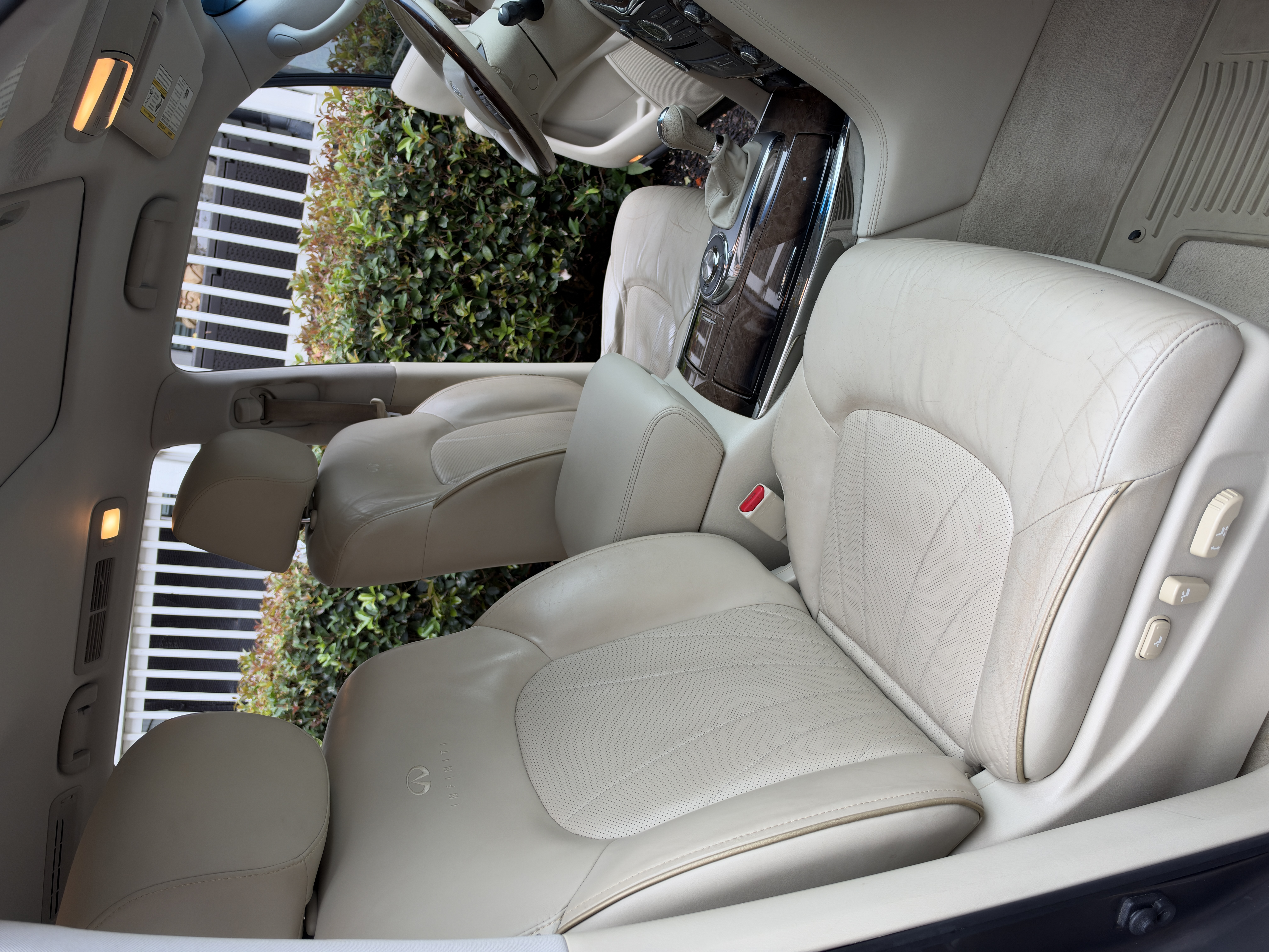 Used 2014 INFINITI QX80 2WD w/ Deluxe Touring Package image 19