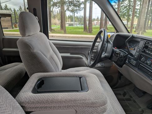 Used 1998 Chevrolet Silverado 1500 LS w/ Preferred Equipment Group 2 image 19