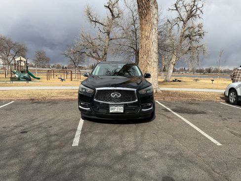 Used 2017 INFINITI QX60 Luxe w/ Deluxe Technology Package image 4