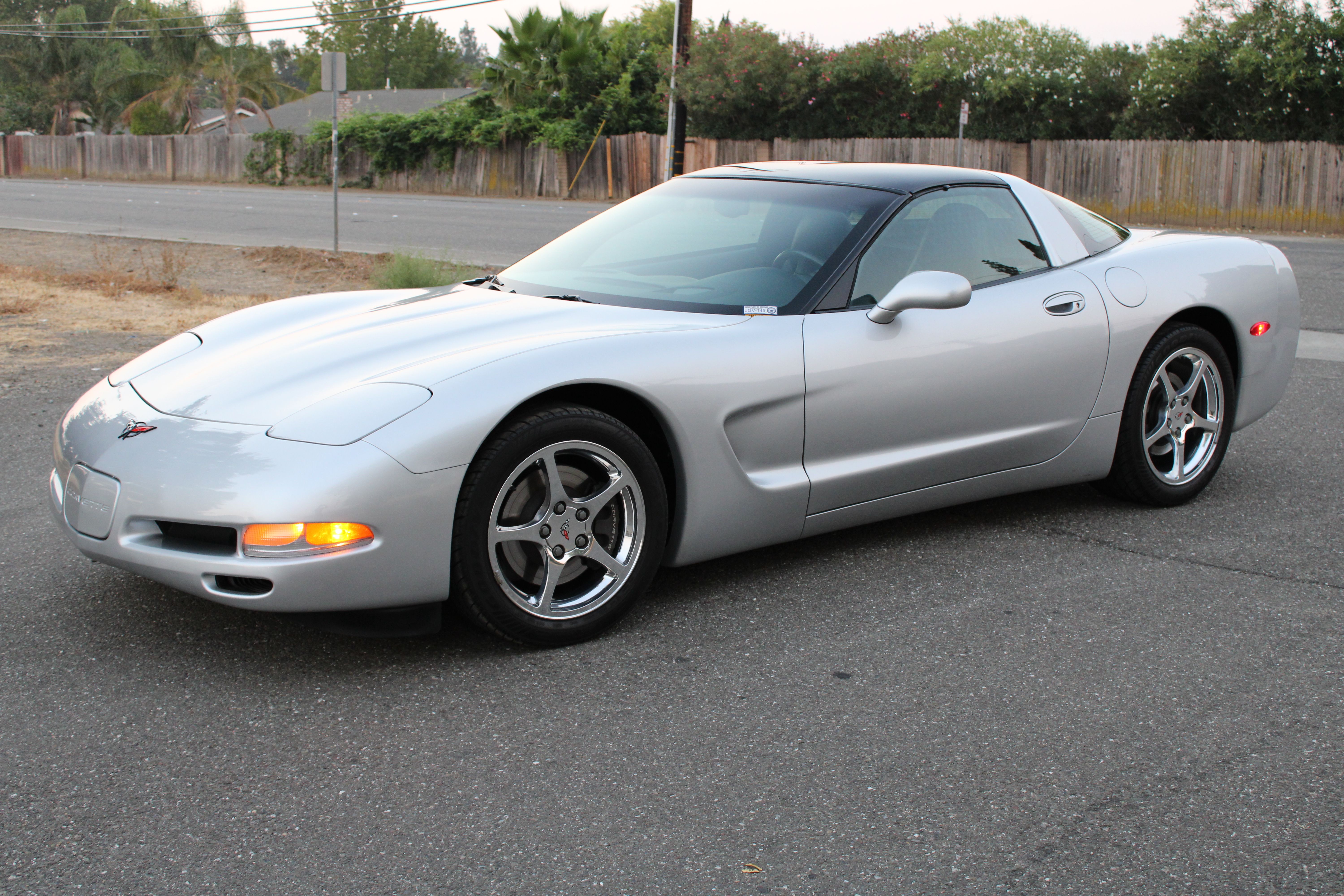 Used 2002 Chevrolet Corvette Coupe w/ Preferred Equipment Group2 RWD image 1