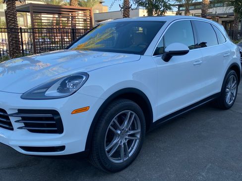 Used 2021 Porsche Cayenne image 2