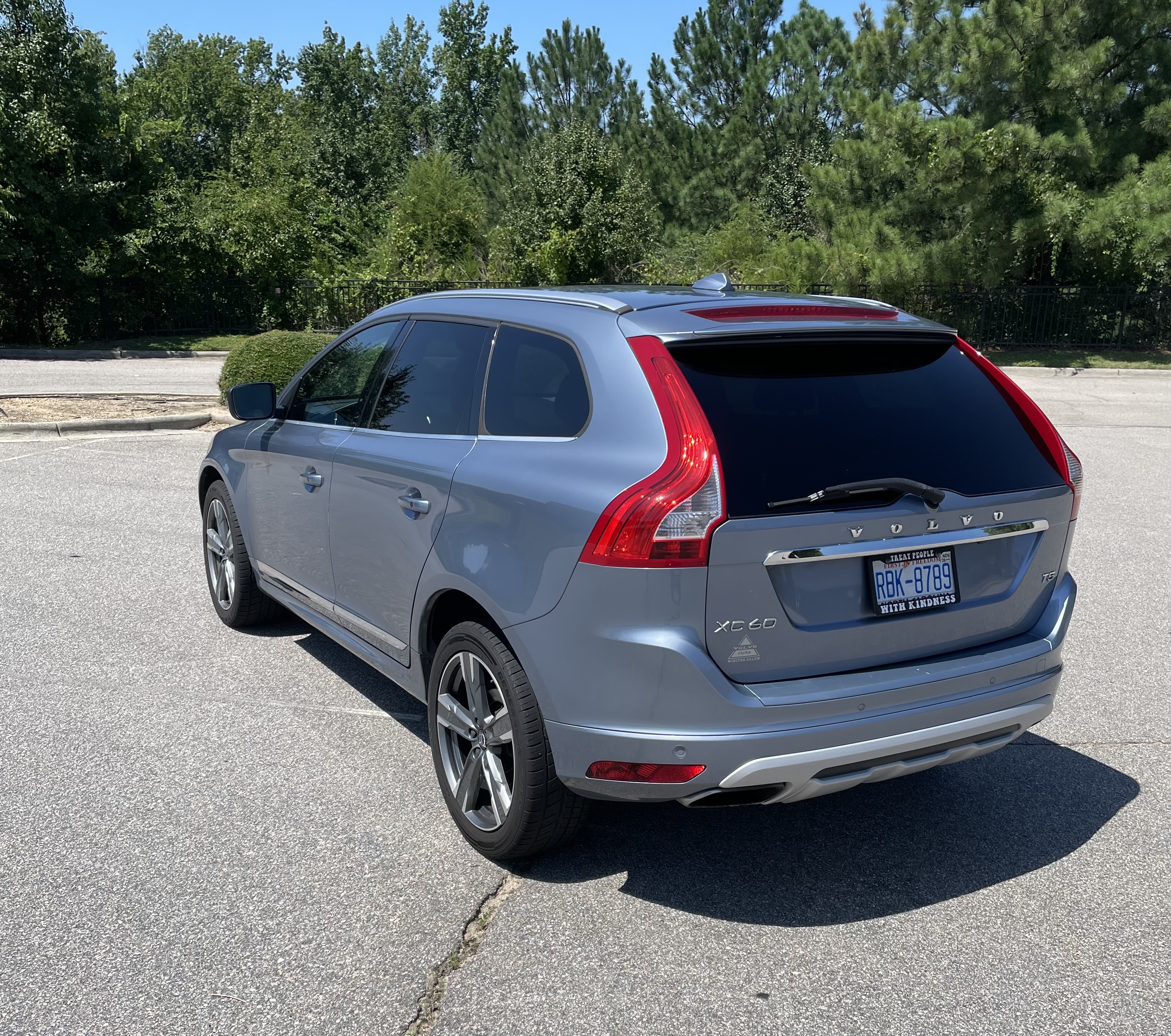 Used 2017 Volvo XC60 T5 Dynamic w/ Preferred Option Package FWD image 2