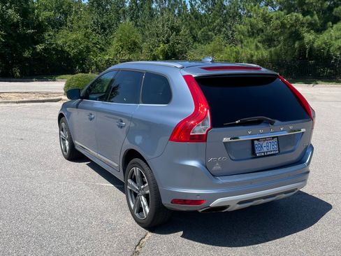 Used 2017 Volvo XC60 T5 Dynamic w/ Preferred Option Package FWD image 2