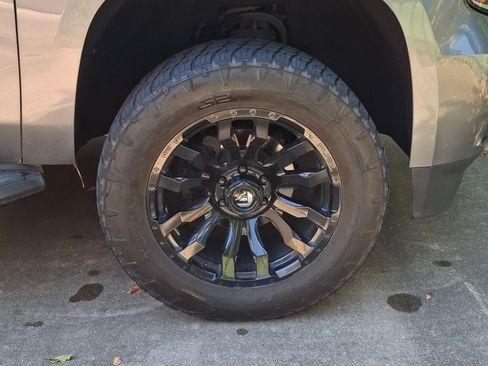 Used 2020 Chevrolet Tahoe LT RWD image 9