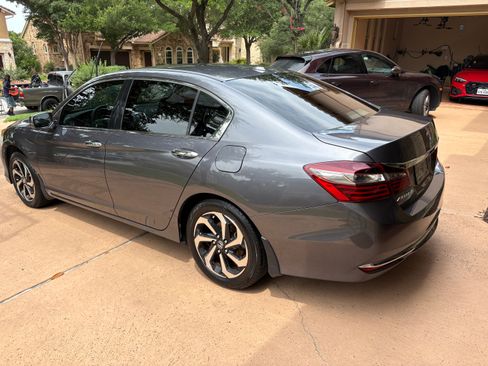 Used 2017 Honda Accord EX image 6