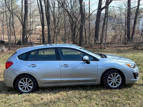 Used 2013 Subaru Impreza 2.0i Premium w/ All-Weather Pkg AWD/4WD image 2