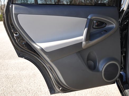 Used 2011 Toyota RAV4 Limited image 18