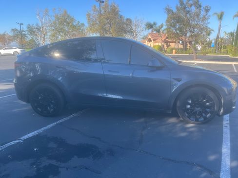 Used 2023 Tesla Model Y Long Range image 13