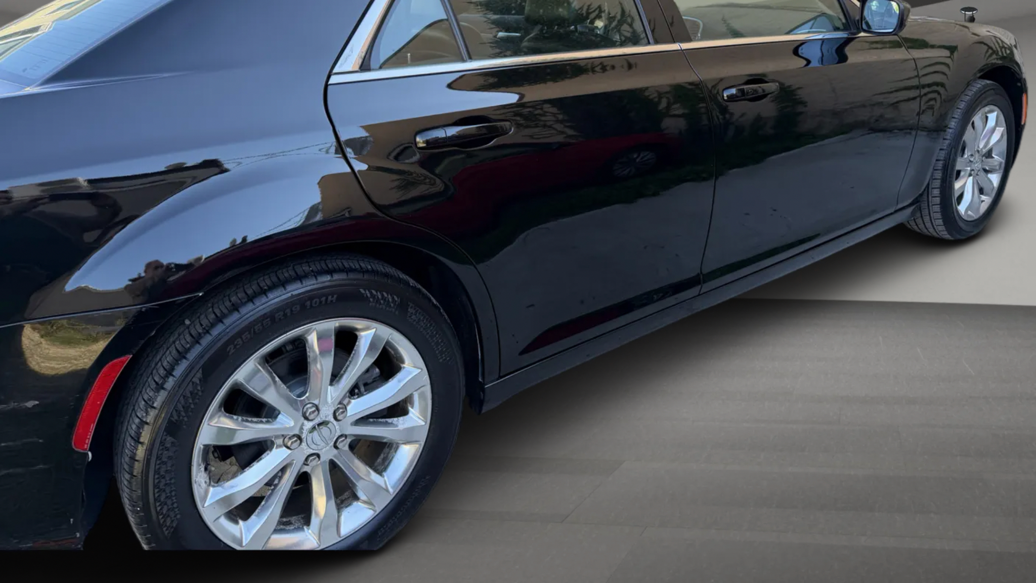 Used 2018 Chrysler 300 Touring L AWD/4WD image 14