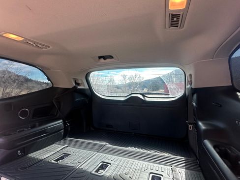 Used 2019 Subaru Ascent Limited image 8