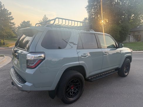 Used 2022 Toyota 4Runner TRD Off-Road w/ 4Runner Black Package (TMS) AWD/4WD image 4