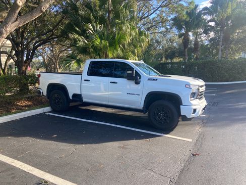 Used 2024 Chevrolet Silverado 2500 LTZ w/ LTZ Plus Package image 2