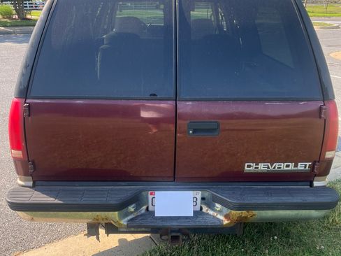 Used 1998 Chevrolet Suburban 4WD w/ Preferred Equipment Group 2 image 6