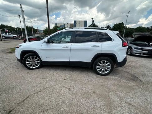 Used 2017 Jeep Cherokee Limited FWD image 2