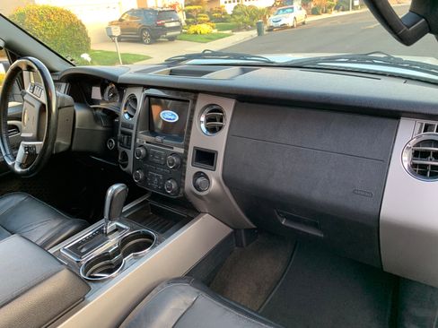 Used 2016 Ford Expedition Limited image 11