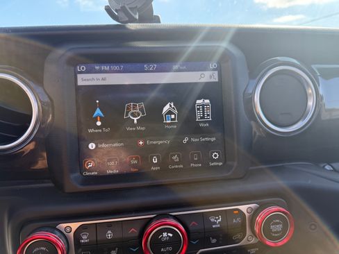 Used 2020 Jeep Wrangler Unlimited Sahara AWD/4WD image 21