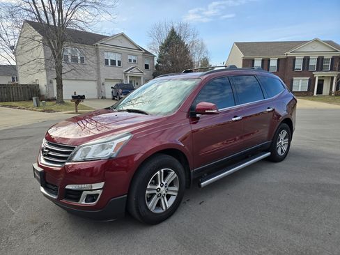 Used 2017 Chevrolet Traverse LT image 1