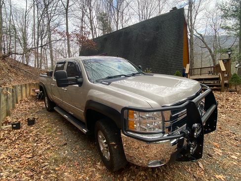 Used 2009 Chevrolet Silverado 2500 LTZ w/ Suspension Package, Off-Road AWD/4WD image 2