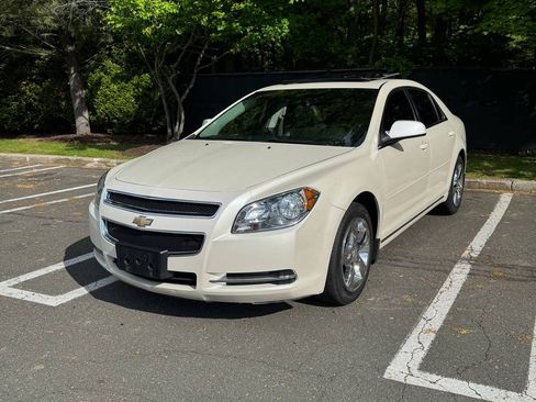 Used 2010 Chevrolet Malibu LT FWD image 1