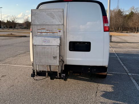 Used 2019 Chevrolet Express 3500 w/ Driver Convenience Package image 8
