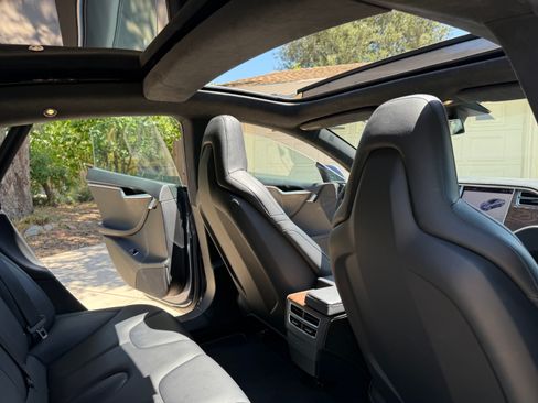 Used 2016 Tesla Model S 90D image 4