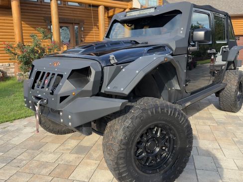 Used 2015 Jeep Wrangler Unlimited Rubicon AWD/4WD image 14