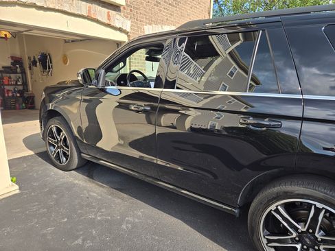 Used 2019 Ford Expedition Limited w/ Equipment Group 303A image 2