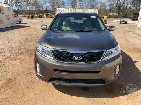 Used 2015 Kia Sorento EX w/ EX V6 Touring Package image 4