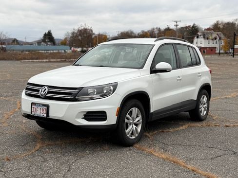 Used 2017 Volkswagen Tiguan S image 1