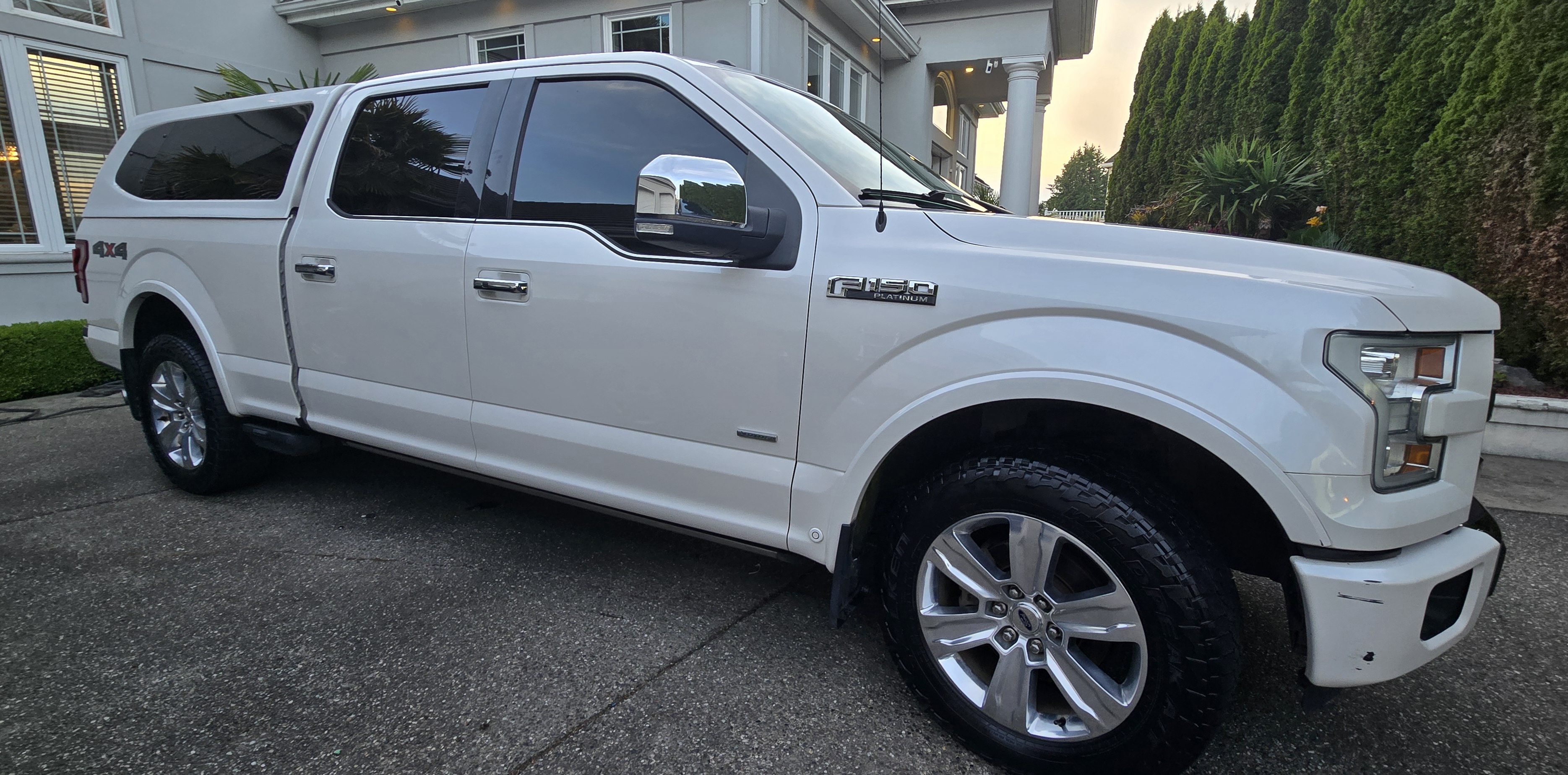 Used 2016 Ford F150 Platinum w/ Equipment Group 701A Luxury AWD/4WD image 4
