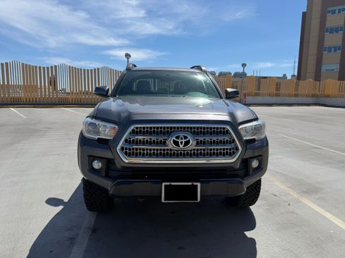 Used 2016 Toyota Tacoma TRD Off-Road w/ Premium & Technology Package AWD/4WD image 5
