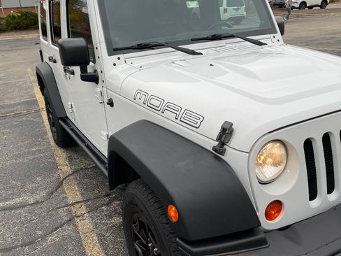 Used 2013 Jeep Wrangler Unlimited Sahara image 2