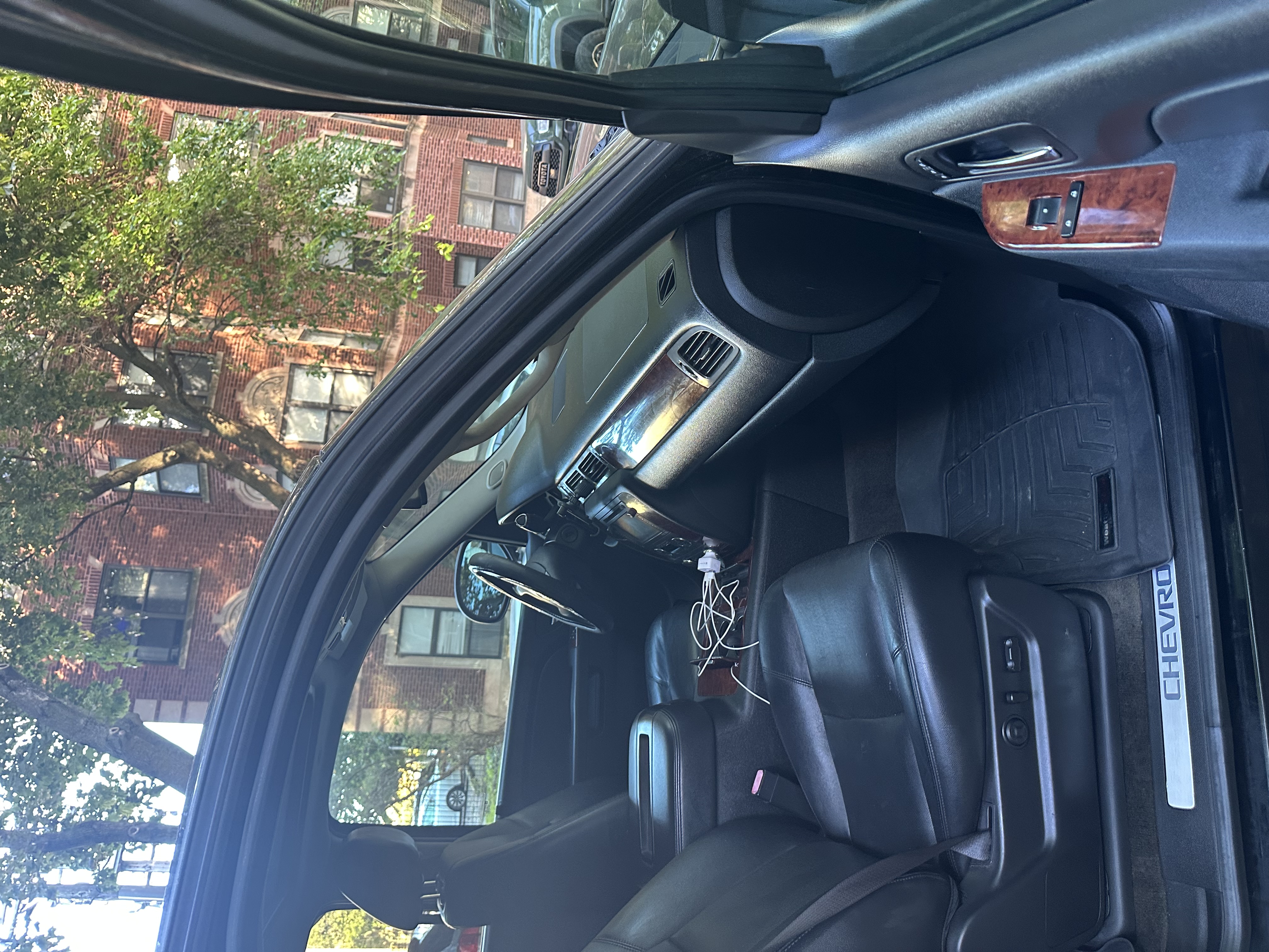Used 2014 Chevrolet Suburban LTZ AWD/4WD image 21