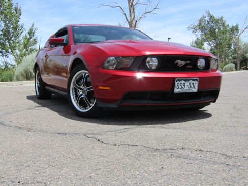 Used 2012 Ford Mustang GT Premium w/ Security Pkg RWD image 12