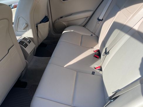 Used 2011 Mercedes-Benz C 300 4MATIC Sedan image 9