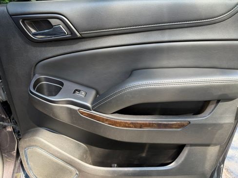 Used 2016 Chevrolet Suburban LT image 24