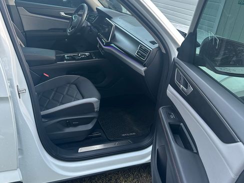 Used 2024 Volkswagen Atlas Peak Edition SEL image 10
